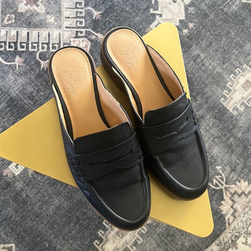 Crown Vintage “Naliana” Black Leather Slip-On Loafers